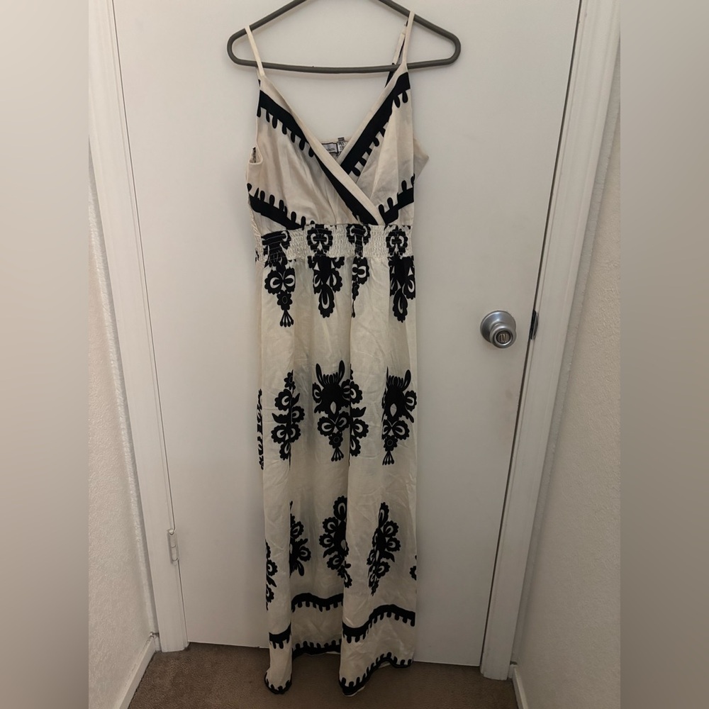 Elegant Black and White Maxi Dress